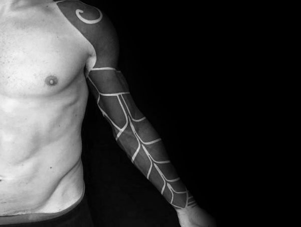 Aslında blackwork dediğimiz yöntem, oldukça kapsamlı bir terim. Yalnızca siyah mürekkep ku